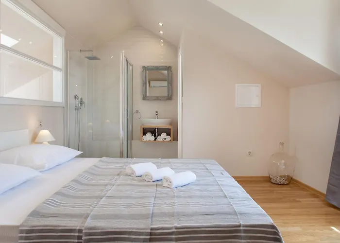 Wunderschoene Steinvilla Mit Tollem Ausblick By Interhome Holiday home