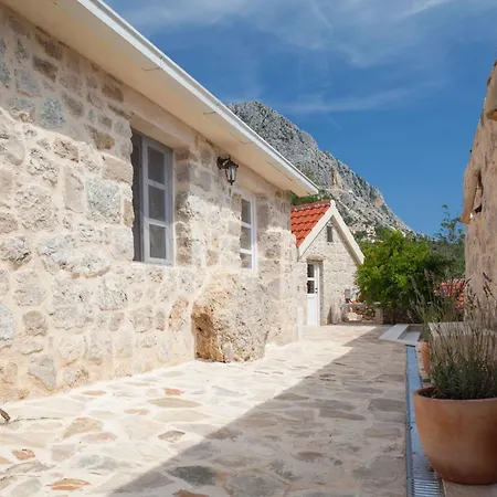 Casa de Férias Wunderschoene Steinvilla Mit Tollem Ausblick By Interhome